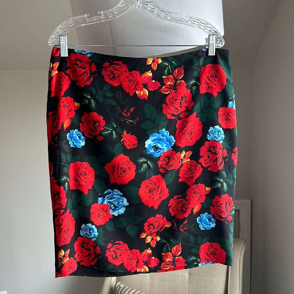 Vince Camino mini red floral skirt size 12 above the knee
